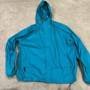 White sierra mens xl jacket. Perfect condition. Synches and pockets. Teal new